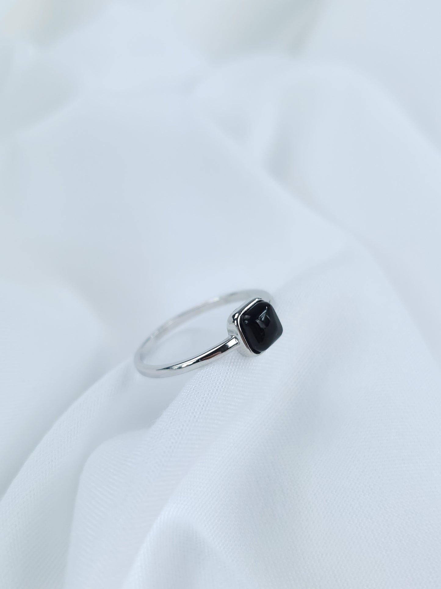 Bague cabochon taillé carré, agate noire, argent 925/1000 rhodié