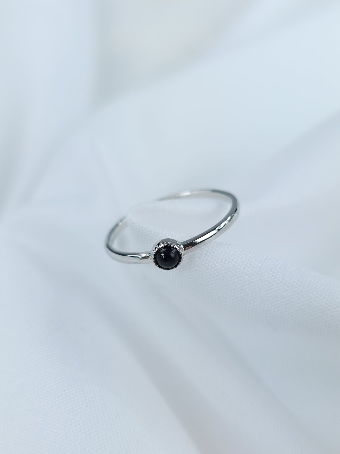 Bague cabochon taille ronde, agate noire, argent 925/1000 rhodié